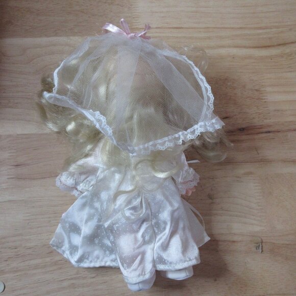 Precious Moments Bride 10" Doll - April - Vintage 1992 by Rose Art - Picture 9 of 10